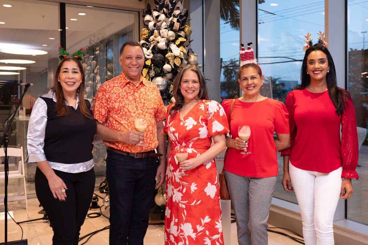 Grisbel Medina, Ney Zapata, Yara Hernández, Yamira Taveras y Johan.