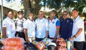 INEFI entrega utiler&iacute;a Centro Educativo Rodolfo A. Rodr&iacute;guez Ricart, en Moca