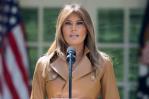 Melania Trump nombra como jefa de gabinete a una asesora que la acompaña desde hace 7 años