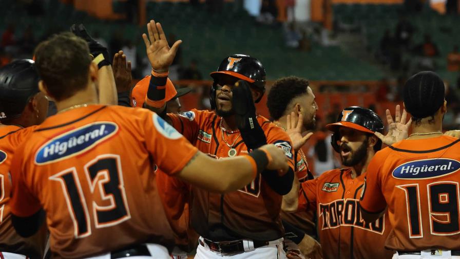 Los Toros vencen 3-2 a los Leones para ganar el segundo de la doble cartelera