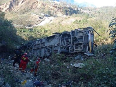 Accidente en Perú con autobús escolar deja siete muertos