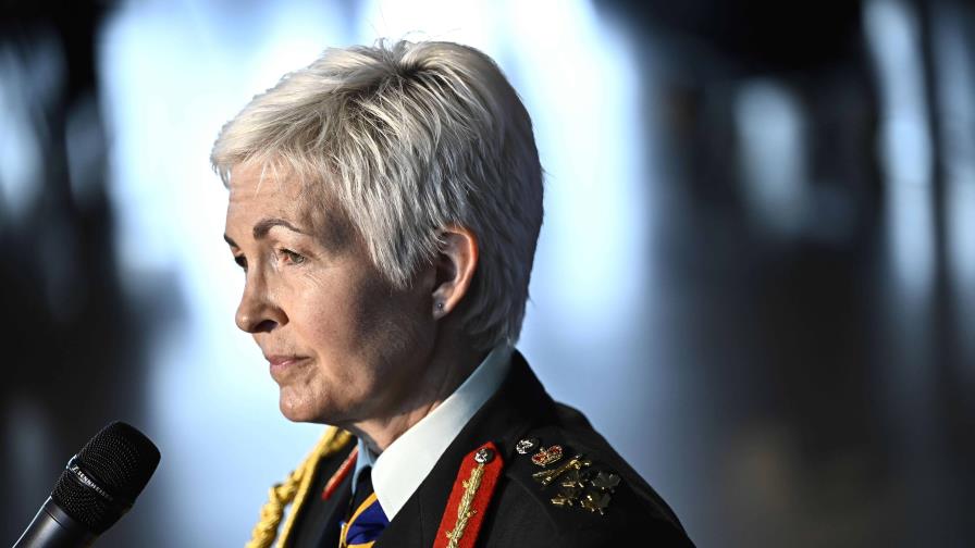 Comandante militar de Canadá critica a senador de EEUU por cuestionar papel de la mujer en combate