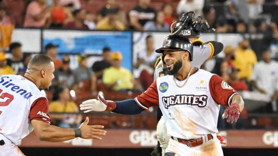 Leurys García conecta cuadrangular y los Gigantes empatan en cuarto lugar