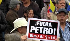 Miles de colombianos protestan contra el Gobierno al grito de fuera Petro