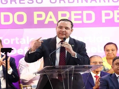 Johnny Pujols critica reducción de fondos a partidos políticos