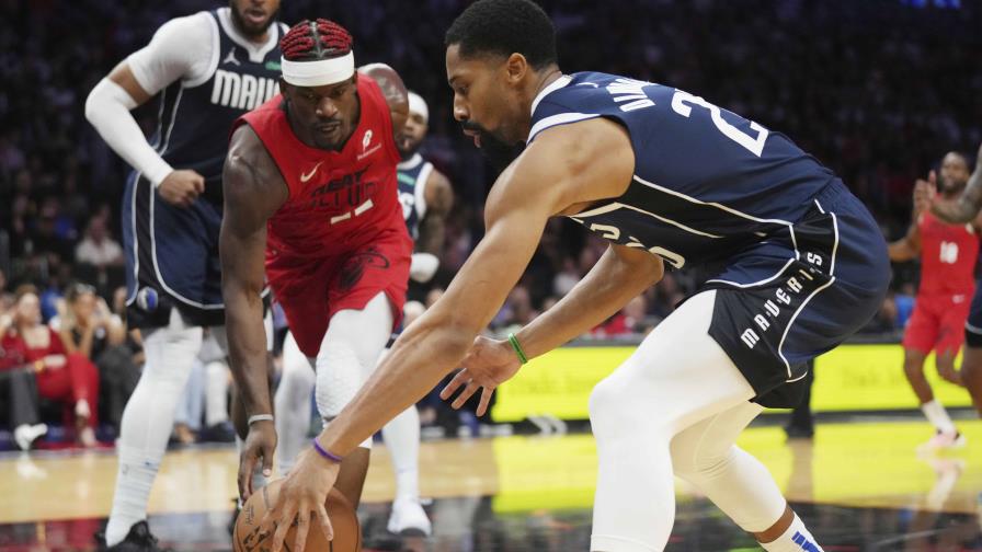 Butler anota 33 puntos, su máximo de la temporada, y Heat vence a Mavericks