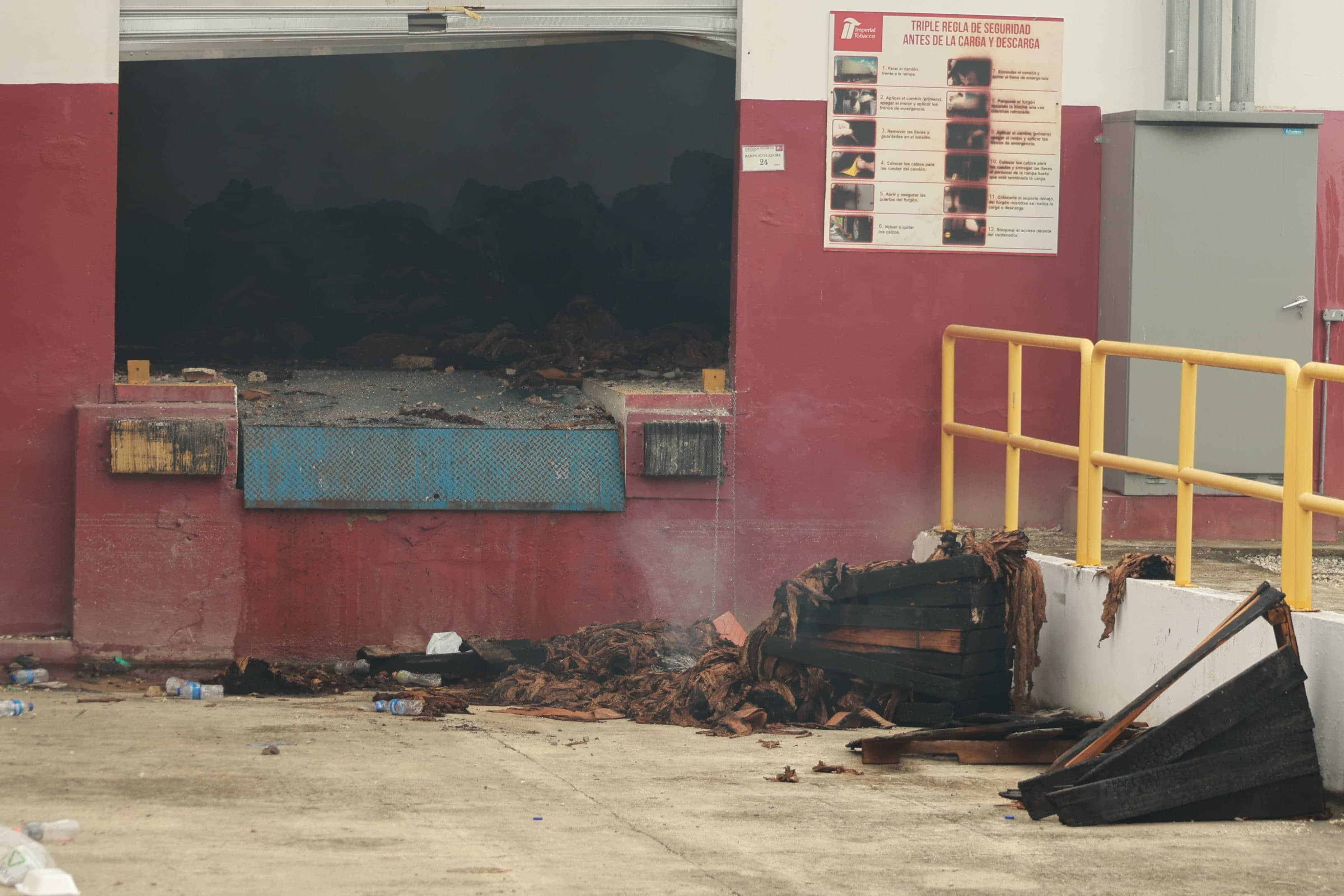 Estado de los almacenes tras el incendio.