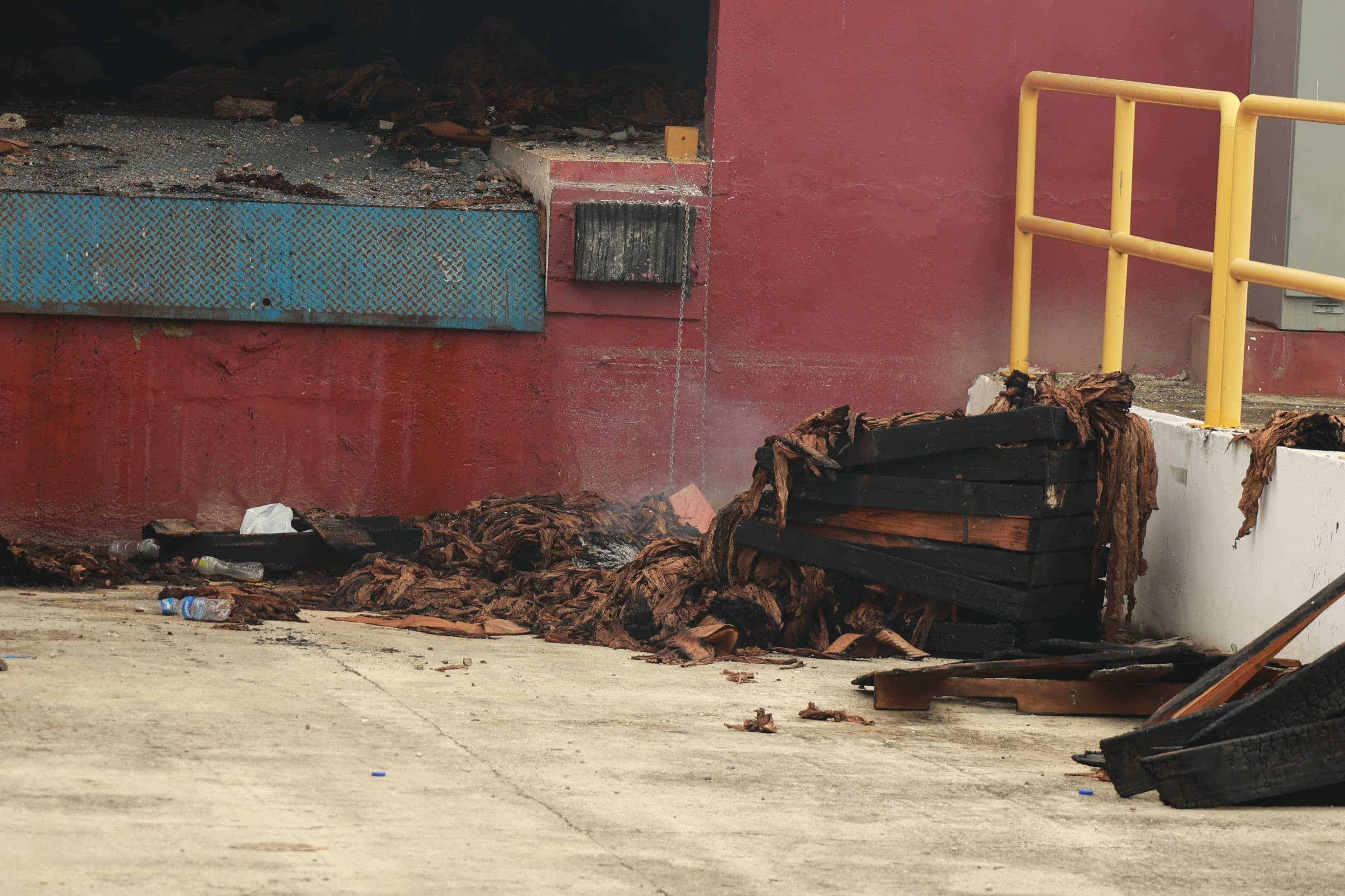 Estado de los almacenes tras el incendio.