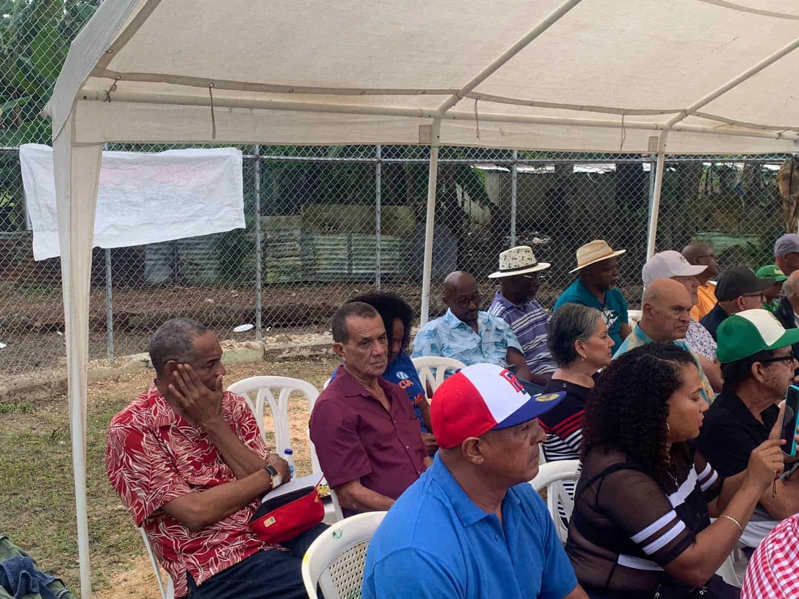 Público asistente en la inauguración del estadio Familia Acta