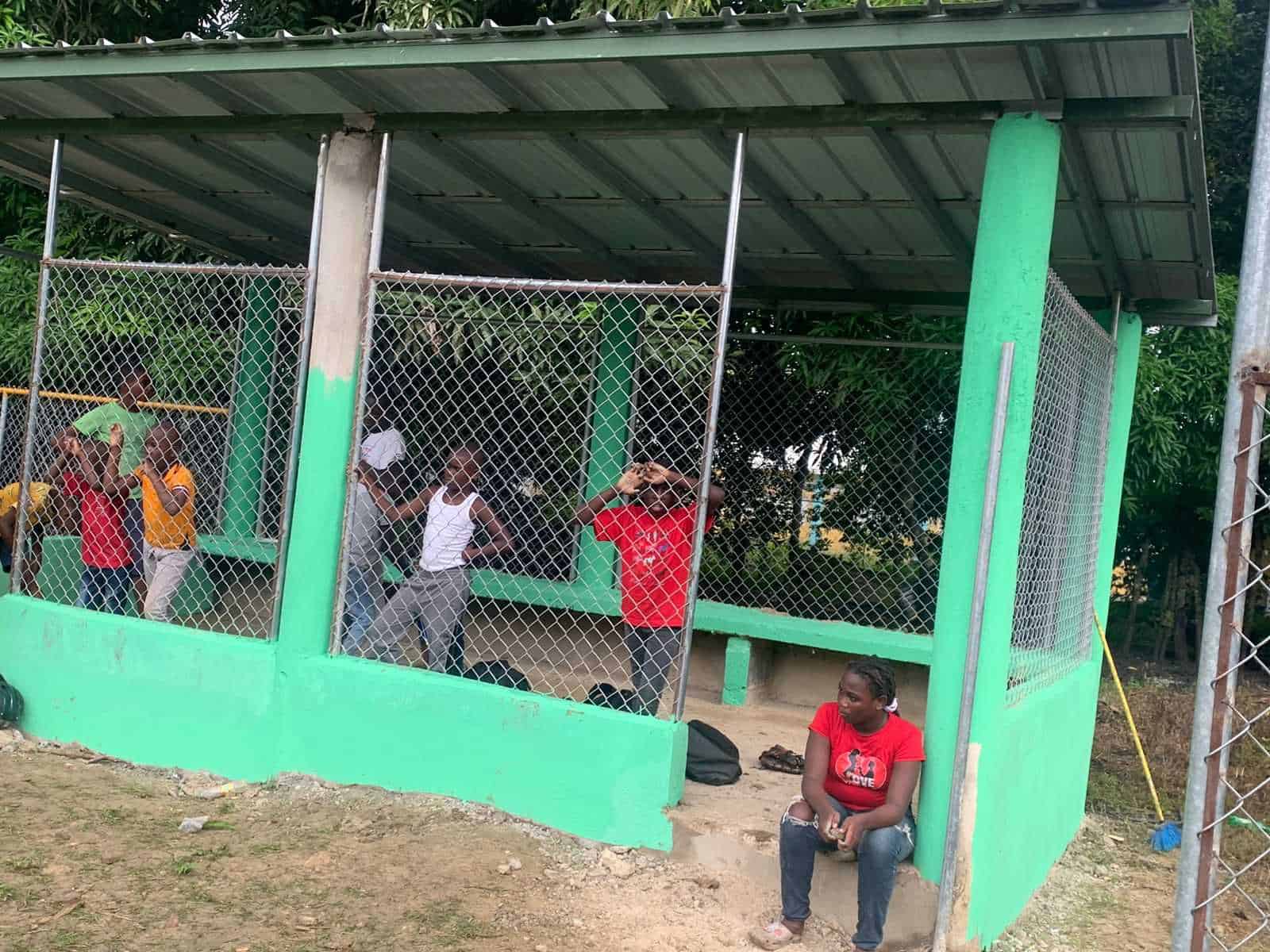 Dugout en el estadio Familia Acta en Las Pajas