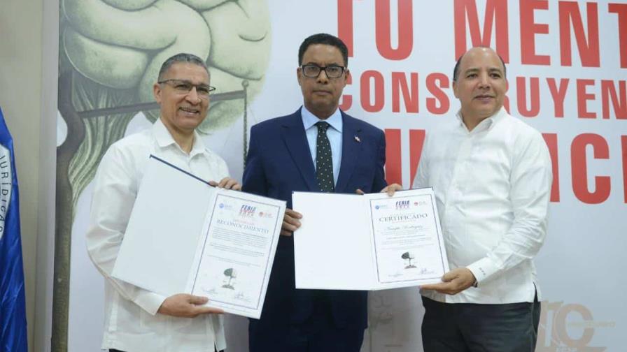 Facultad de Derecho de la UASD reconoce obra jurídica del abogado Namphi Rodríguez