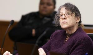 La mujer blanca que mató a tiros a un vecino negro enfrenta sentencia por homicidio involuntario