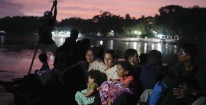 ¿Cuántos migrantes se verán afectados tras fallo que autoriza fin del parole humanitario de Biden?