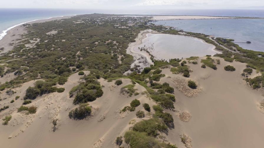 Viceministro: "Las Dunas de Baní tienen un poco de todos los tipos de ilícitos ambientales"