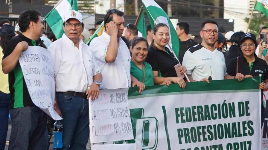 Ciudadanos protestan en las calles de la mayor región de Bolivia por la crisis económica