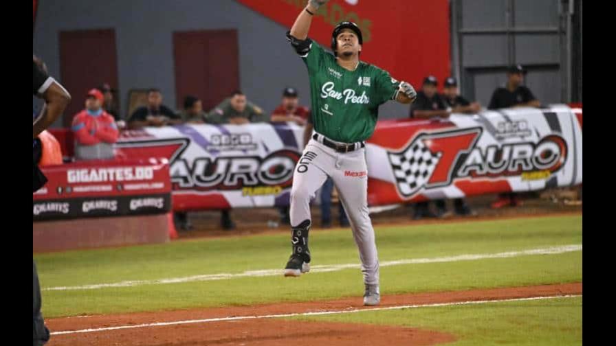 Grand slam de Enmanuel Valdez decide el triunfo de las Estrellas en SFM