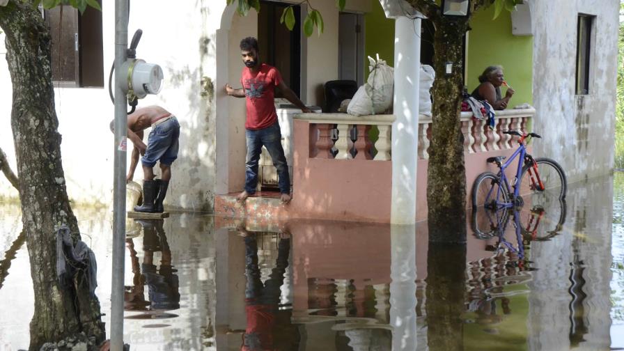 Decenas de viviendas permanecen inundadas en sectores de Cabarete, Puerto Plata