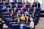 Eurodiputados aprueban la nueva Comisión Europea Eurodiputados aprueban la nueva Comisión Europea