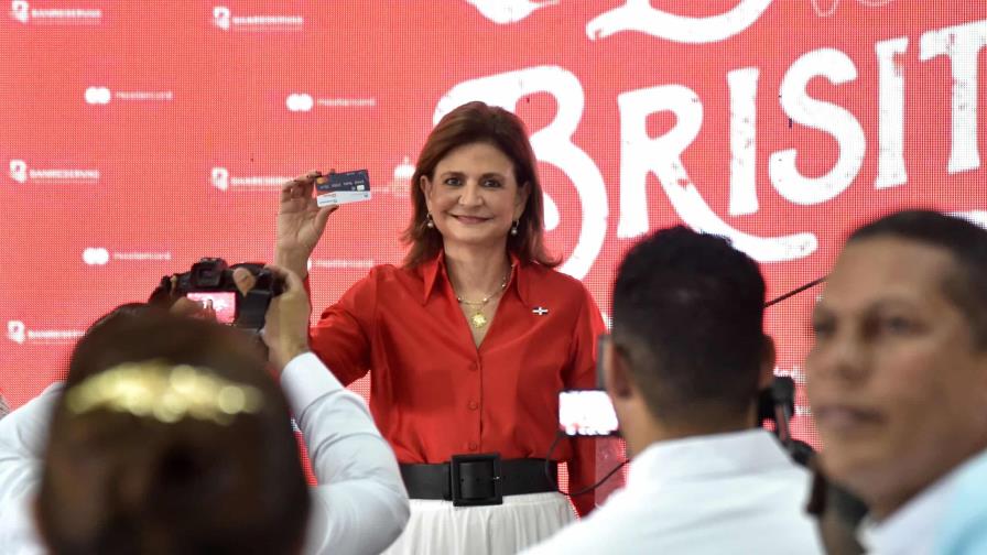 Raquel Peña encabeza en Santiago el lanzamiento del Bono Navideño