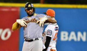 Aderlin Rodríguez da hit ganador en el inning 11 y empuja a las Águilas a medio juego del tercero