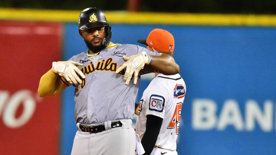 Aderlin Rodríguez da hit ganador en el inning 11 y empuja a las Águilas a medio juego del tercero