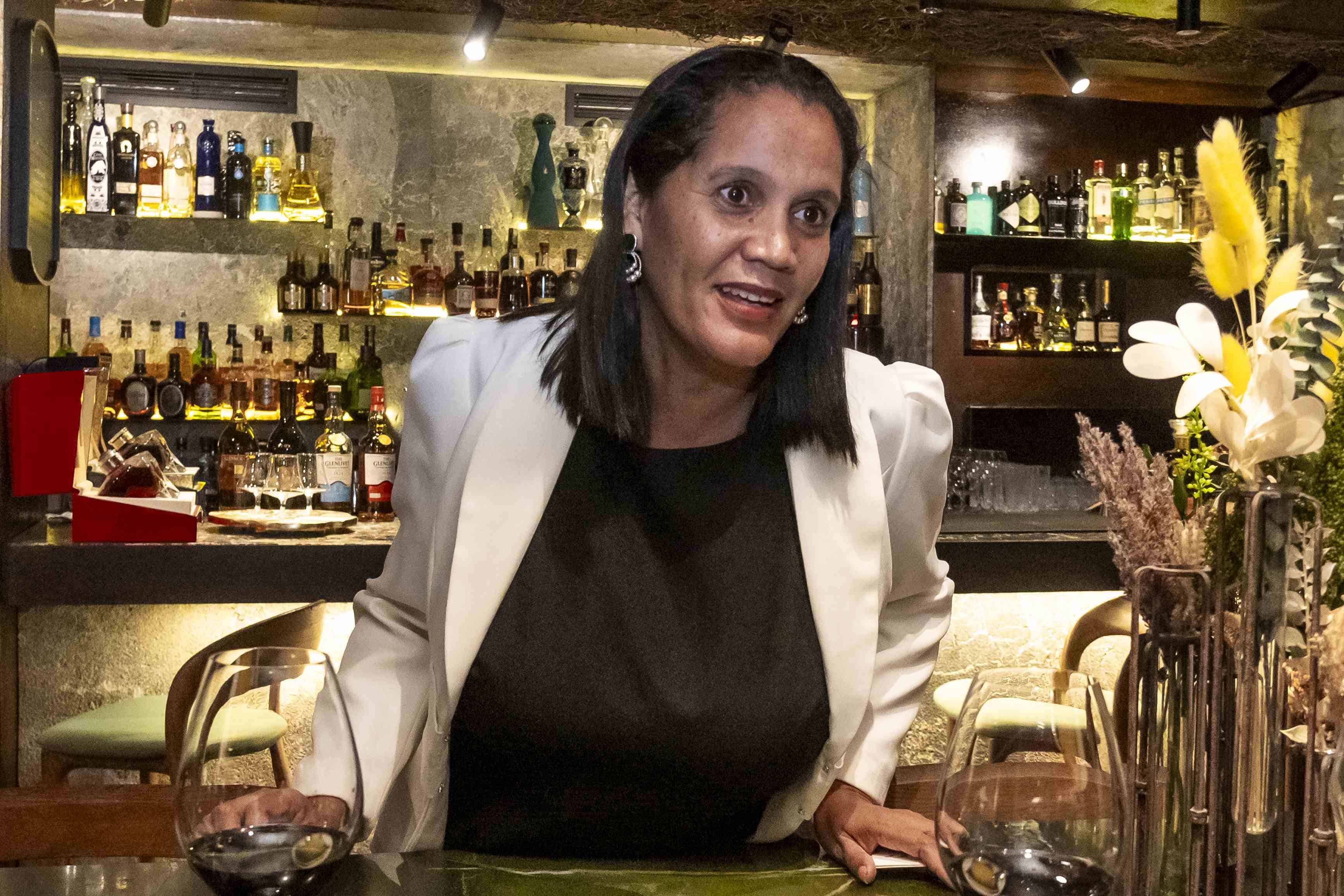 Yessy Almonte trajo la carne estrella de la noche: el chivo.