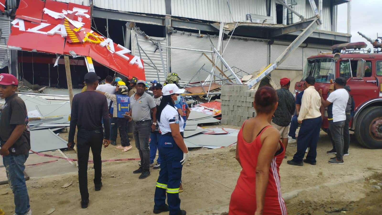 Personal del 911 y otros organismos del estado en labores de rescate.