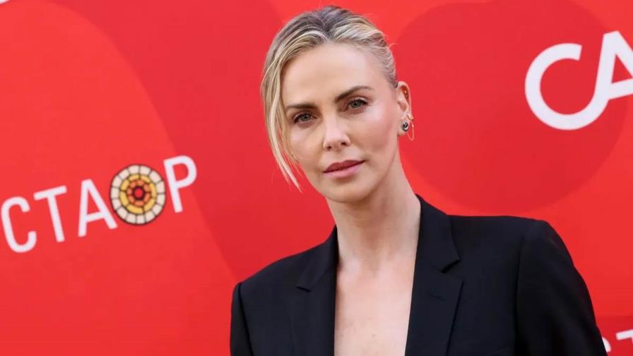 La actriz Charlize Theron cede su Instagram a joven con VIH para dar voz a este colectivo