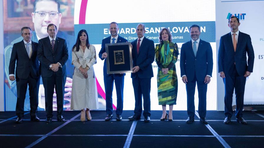 La Cámara Americana de comercio reconoce a Eduardo Sánchez Lovatón y a Víctor Bisonó