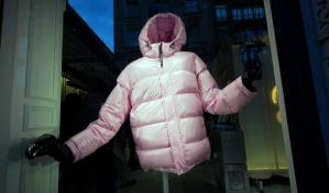 Una tienda de ropa de Nueva York pone a su escaparate a bailar la danza de Trump