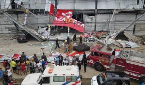 Se derrumba local en plaza comercial de Santiago; al menos una persona resultó herida