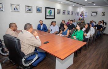 Pro Consumidor dice 1 de diciembre vence plazo para cubrir los botellones de agua expuestos al sol