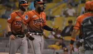 El béisbol de Japón y sus millones seducen a Sandro Fabián y Emmanuel Ramírez