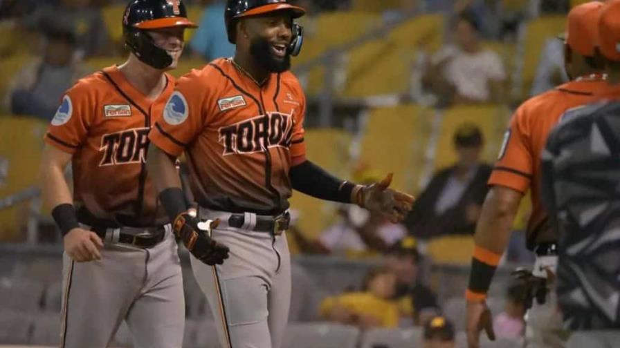 El béisbol de Japón y sus millones seducen a Sandro Fabián y Emmanuel Ramírez