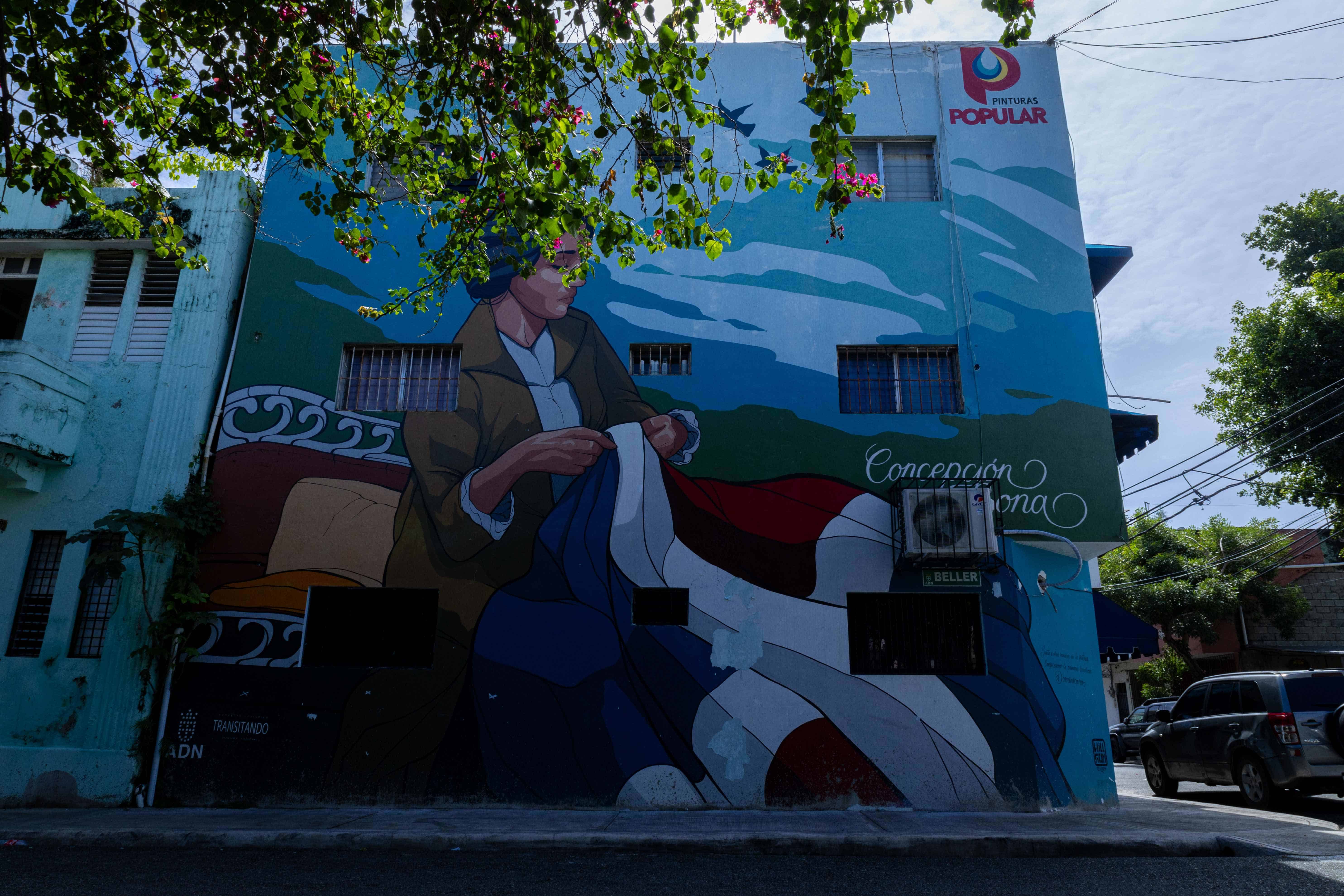 El apoyo de la empresa privada hace posible este mural en la calle Padre Billini de Santo Domingo.