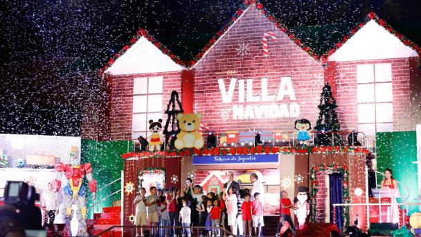 Abinader enciende Villa Navidad con “La fábrica de juguetes de Santa Claus”