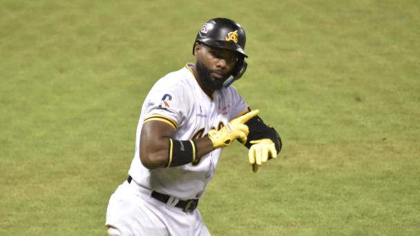 Águilas empatan con Licey en el tercer puesto de la tabla