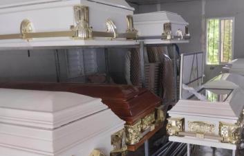 Funeraria regresa con sus ofertas de ataúdes en el Viernes Negro