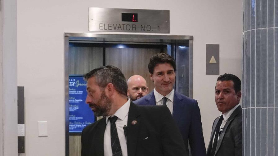 Primer Ministro de Canadá se reúne con Trump en Florida tras amenaza de aranceles