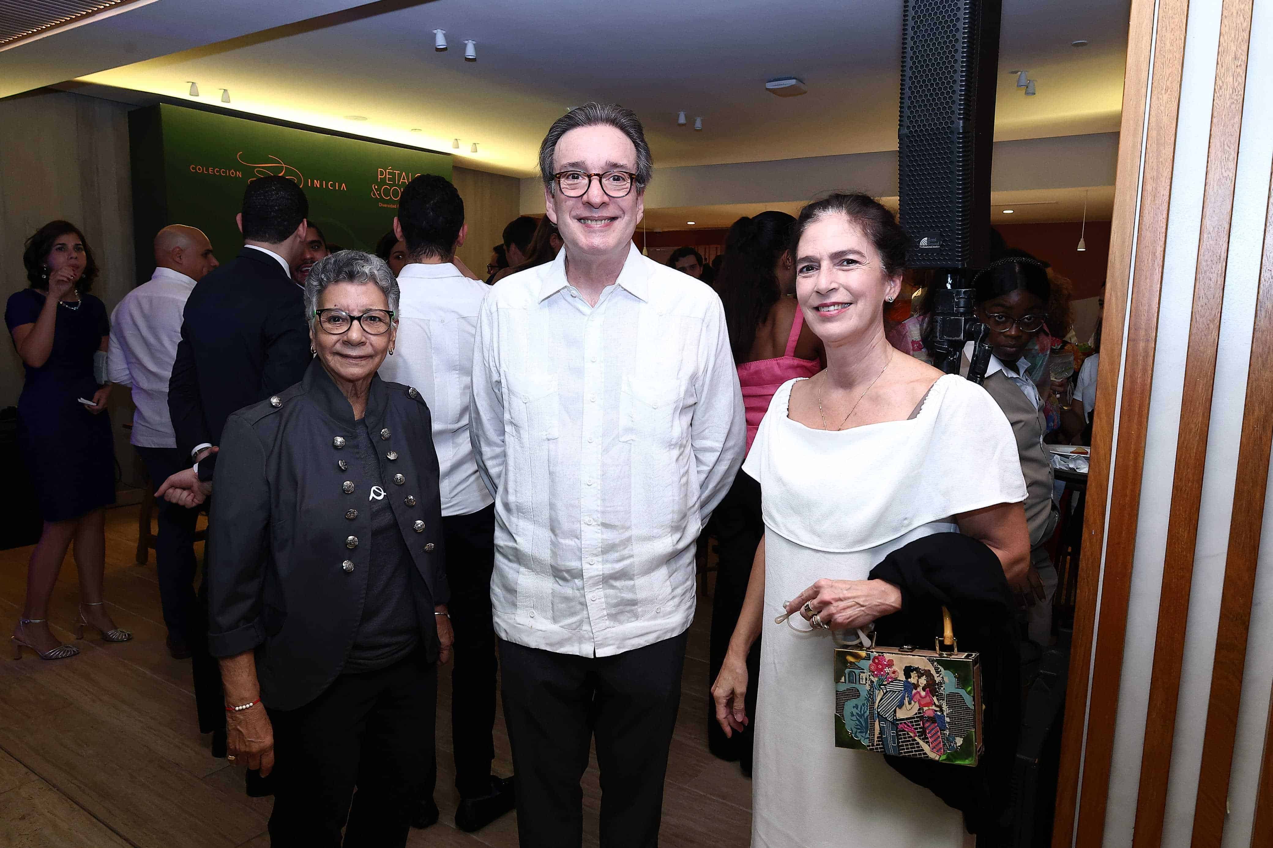 Mayra Johnson, Carlos Acero y Marta García de Acero