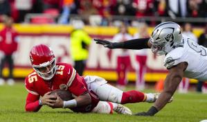 Chiefs continúan ganando a pesar de los problemas en la línea ofensiva