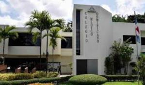 Hombre golpea médico por rozar vehículo; Waldo Ariel Suero exige investigación del caso