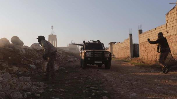 Más de 400 muertos en cinco días de ofensiva insurgente en noroeste de Siria, dice ONG