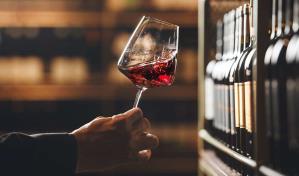 El consumo mundial de vino bajó en 2024 a su menor nivel desde 1961