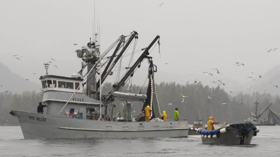 Al menos cinco desaparecidos tras volcar un barco en aguas de Alaska