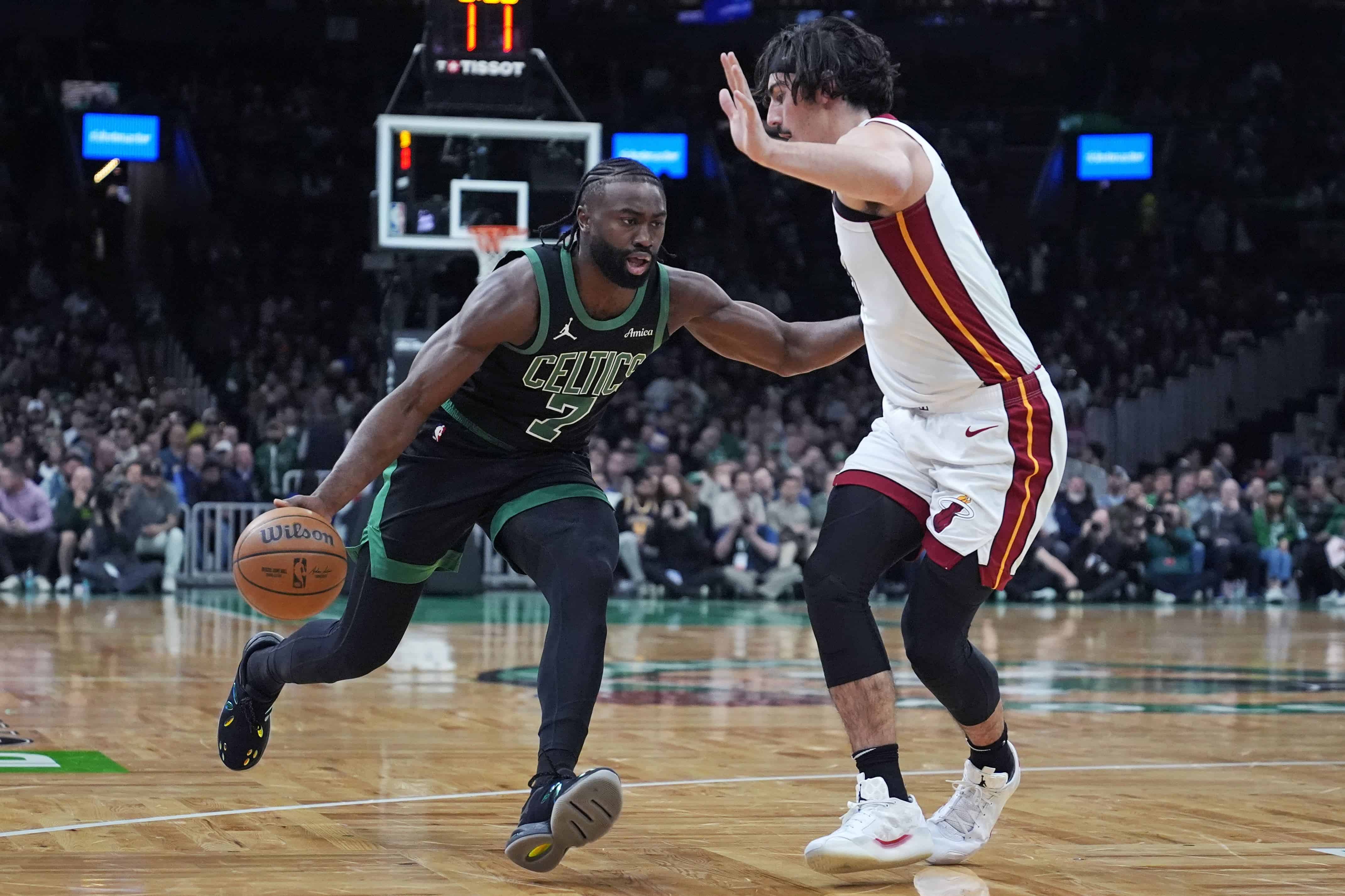 Brown anota 29, Pritchard suma 25 y Celtics vencen 108-89 a Heat