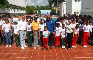 INEFI da inicio a curso de natación en el Albergue Olímpico