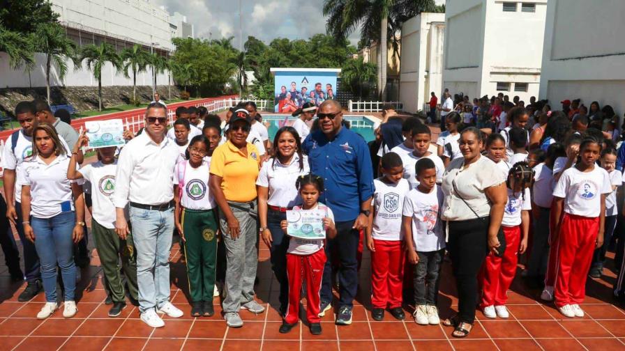 INEFI da inicio a curso de natación en el Albergue Olímpico