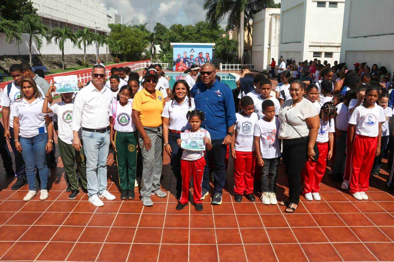 INEFI da inicio a curso de natación en el Albergue Olímpico