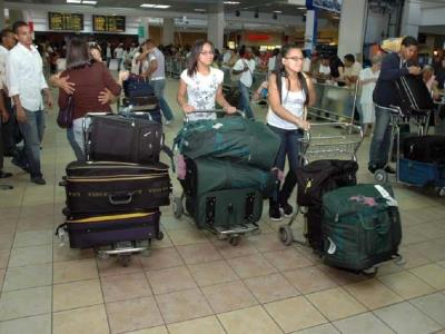 Dominicanos en el exterior celebra aumento gracia navideña